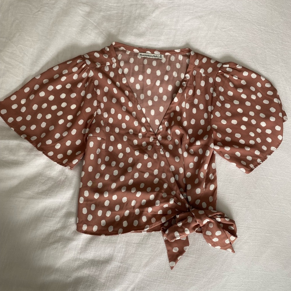 Abercrombie tie front polka dot blouse